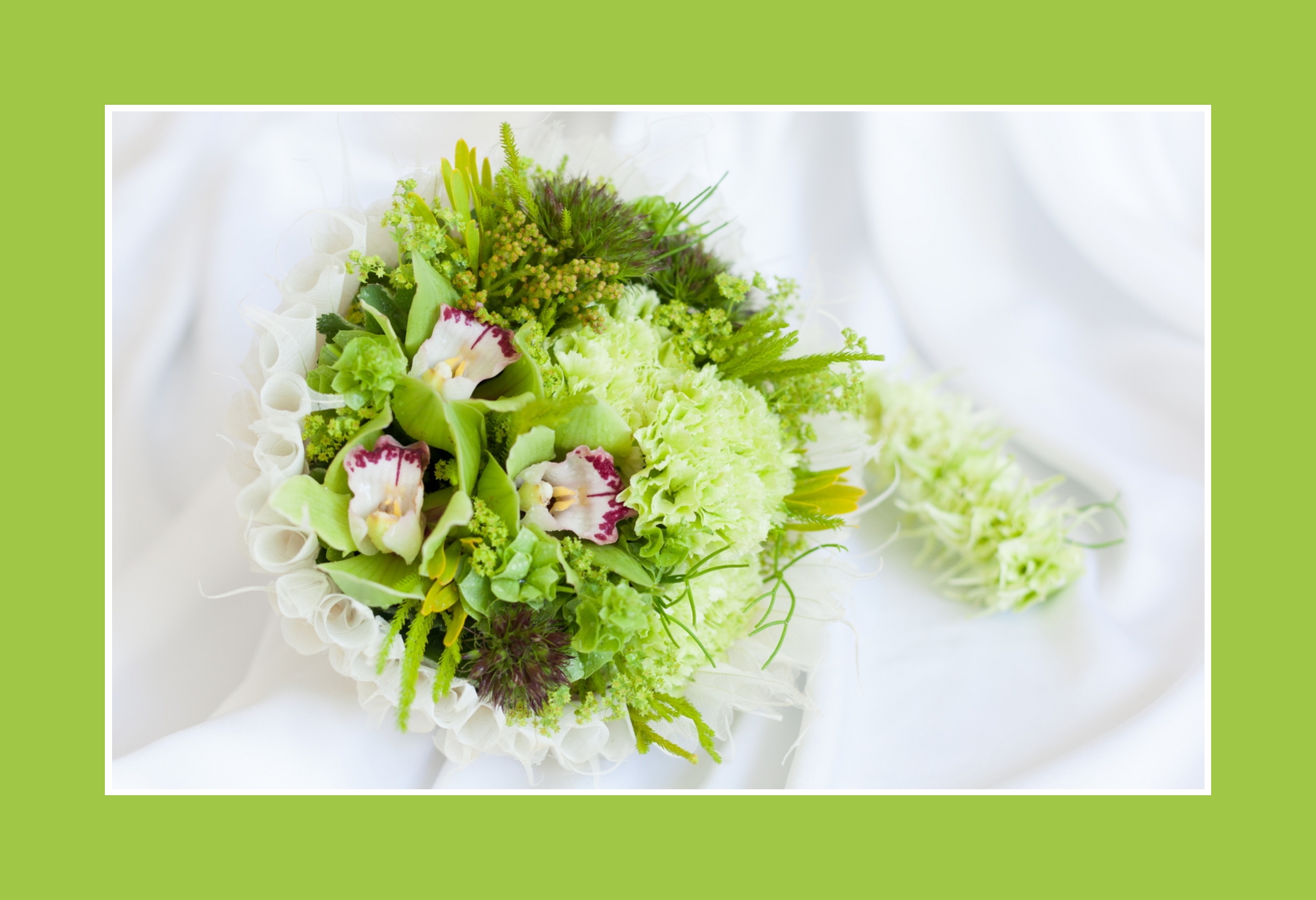 Brautstrauß gemischt aus verschiedenen Blumen