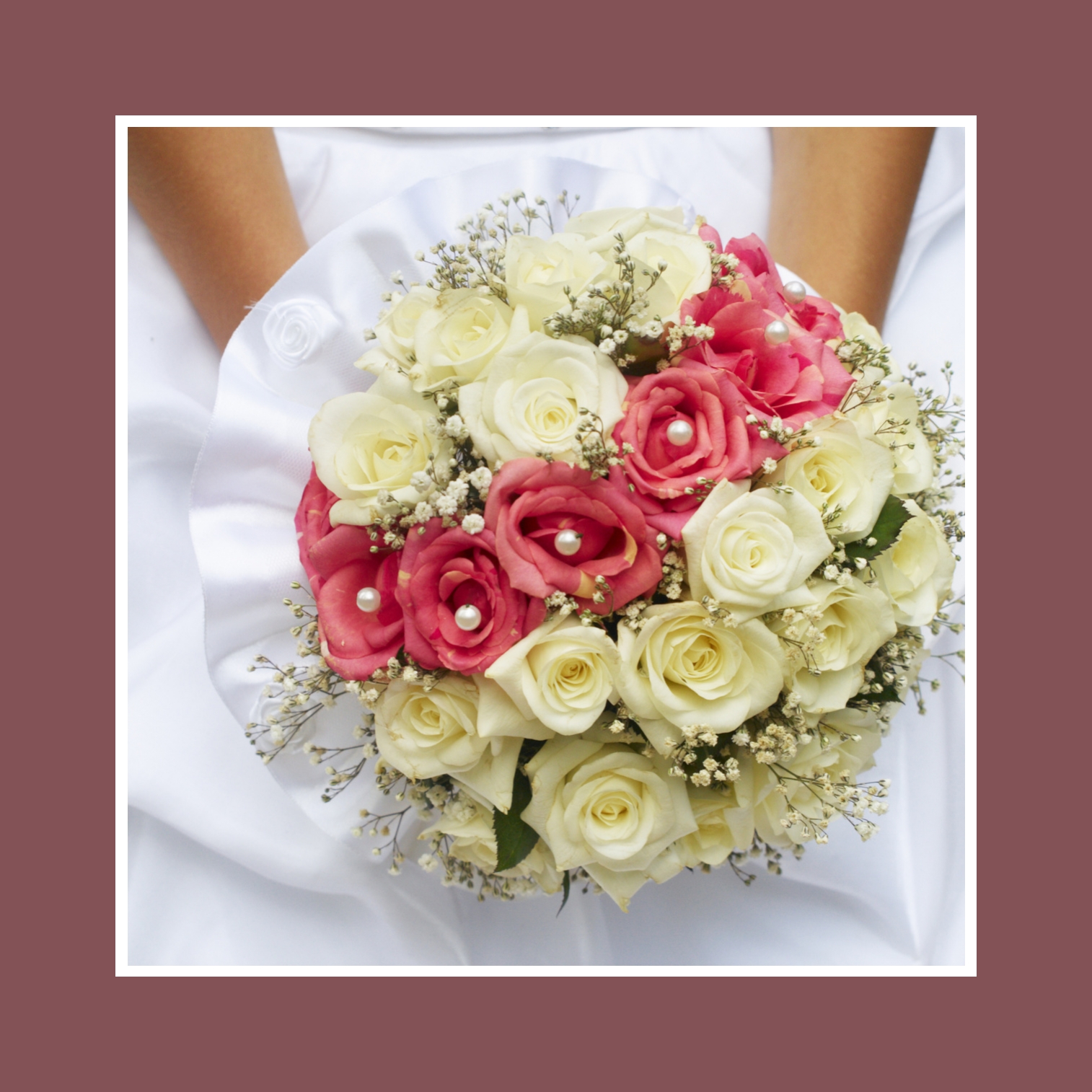 Prächtiger Brautstrauß in Rosa und Elfenbeinweiß