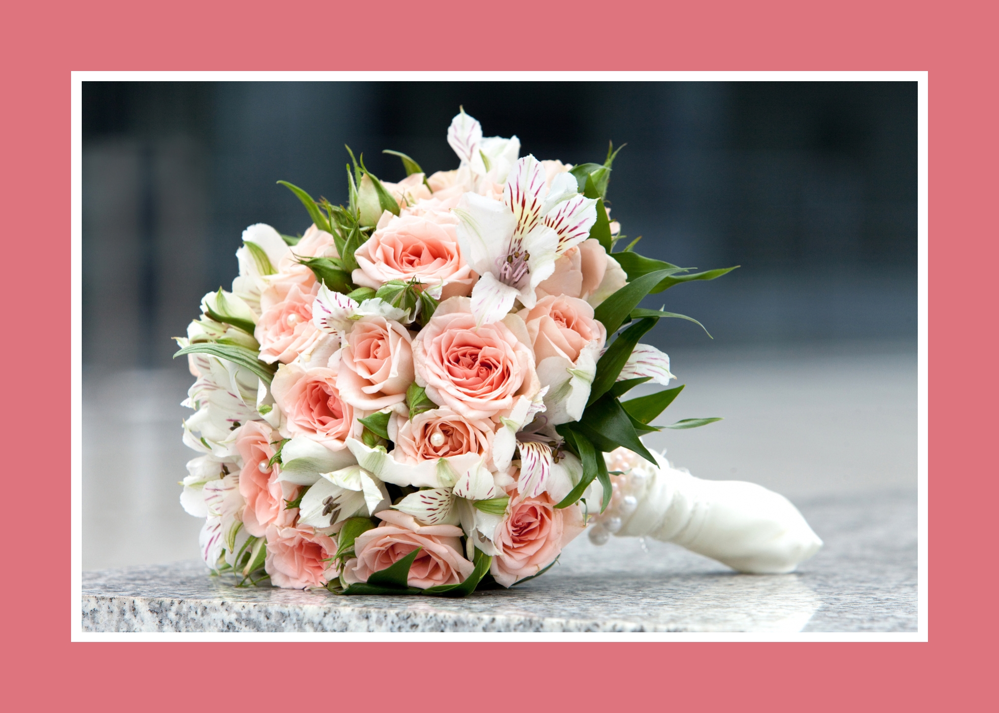 Brautstrauß aus Rosen und Lilien
